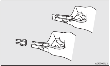 4. Use the fuse puller to insert a new fuse with the same capacity. Make sure